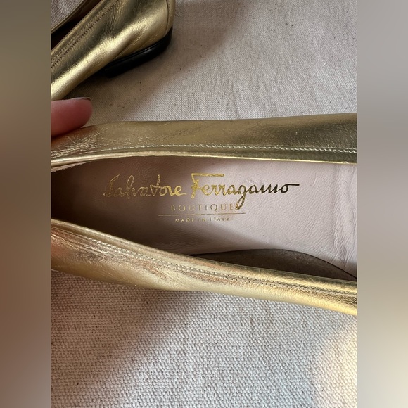 Salvatore Ferragamo 1990s Gold Loafers - Picture 4 of 8